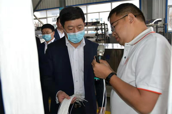 遼寧省葫蘆島市市長(zhǎng)楊軍生蒞臨北票市一諾環(huán)保產(chǎn)業(yè)集團(tuán)考察并指導(dǎo)工作 遼寧省葫蘆島市市長(zhǎng)楊軍生蒞臨北票市一諾環(huán)保產(chǎn)業(yè)集團(tuán)考察并指導(dǎo)工作